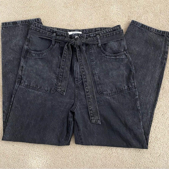 Forever 21 High Rise Loose Fit Straight Leg Black Women’s Jeans w/ Belt size 31 - Picture 2 of 7